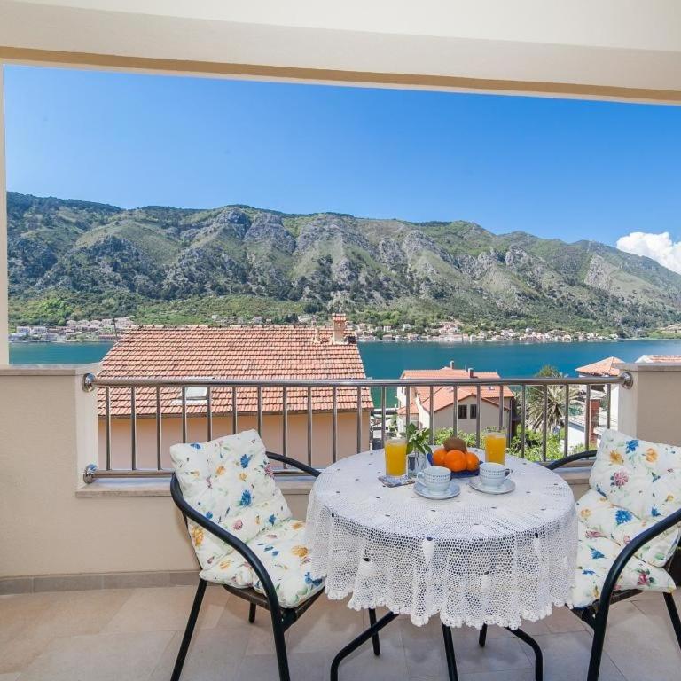 Apartments Castello - One-Bedroom Apartment with Sea View - 2