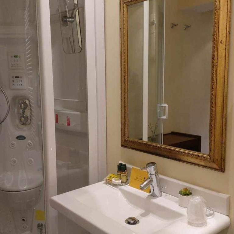 Tornabuoni La Petite Suite - Economy Double Room - 5
