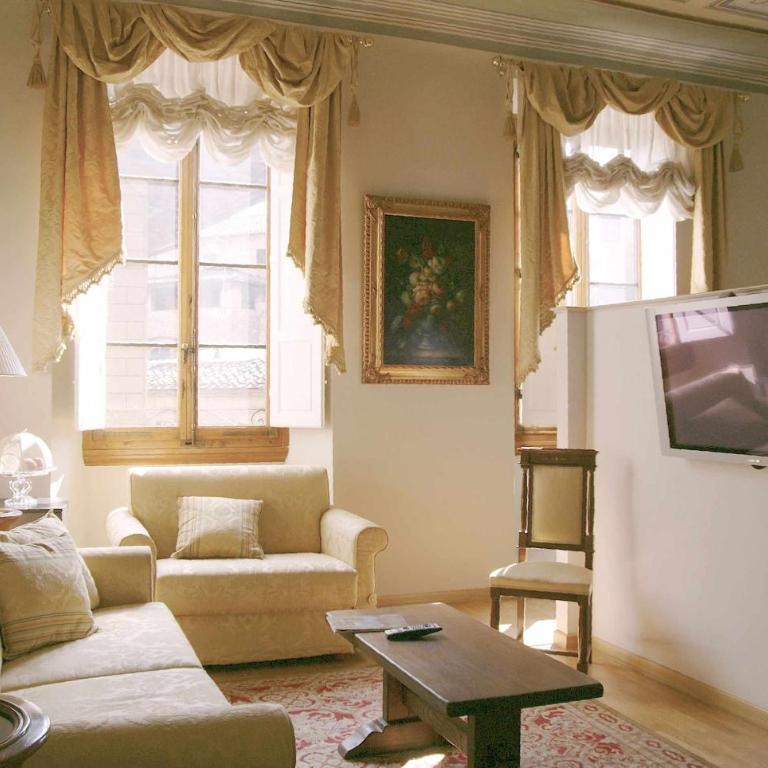 Tornabuoni La Petite Suite - Suite with City View - 8