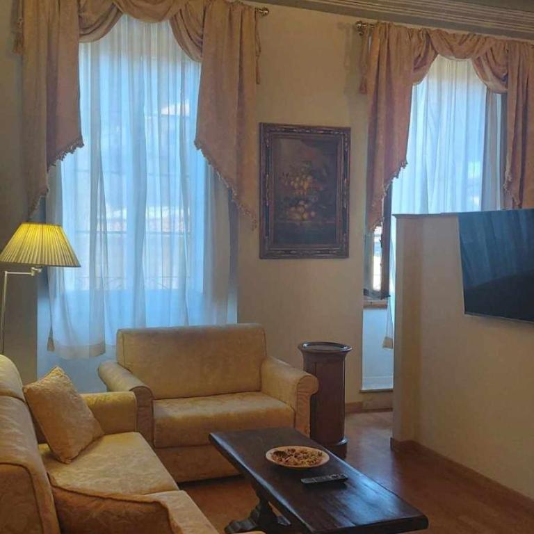 Tornabuoni La Petite Suite - Suite with City View - 9