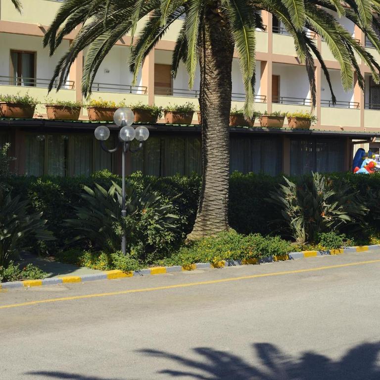 Hotel Oasis - Camera Economy Doppia con Letti Singoli - 9