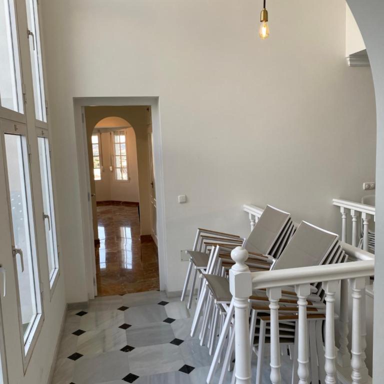Villa with a big garden and heated pool - Villa - 14