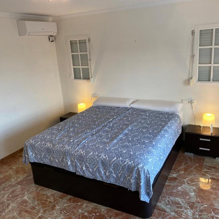 Villa with a big garden and heated pool - Villa - 20