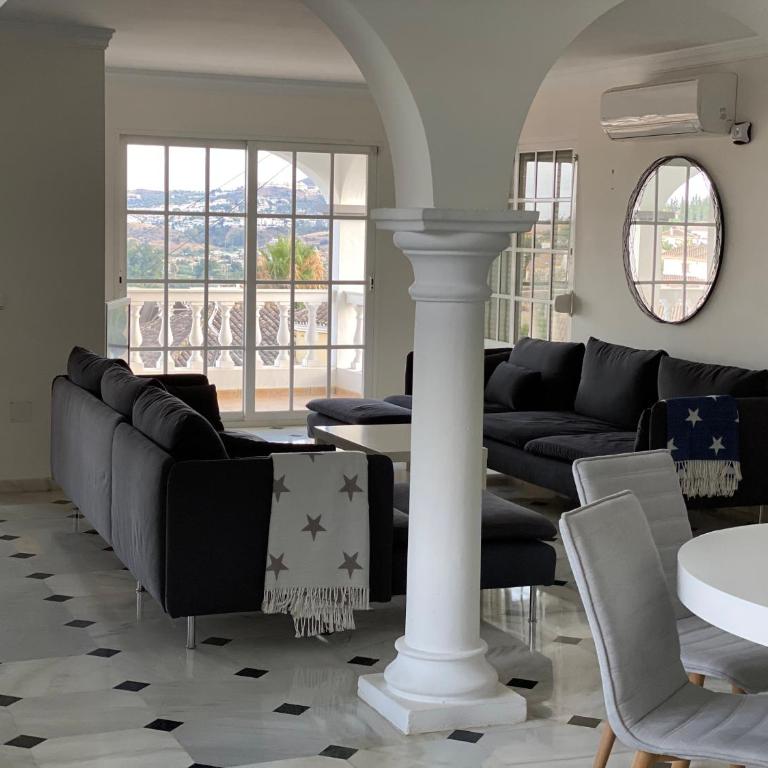 Villa with a big garden and heated pool - Villa - 18