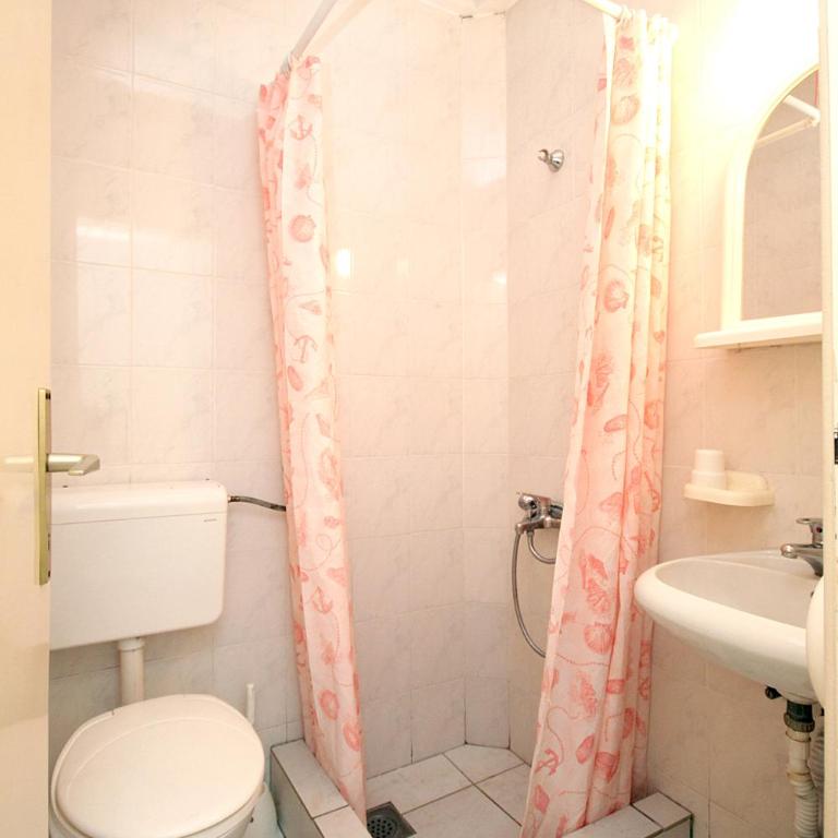 Guesthouse Drašković - Economy Dvokrevetna Soba sa Bračnim Krevetom - 3