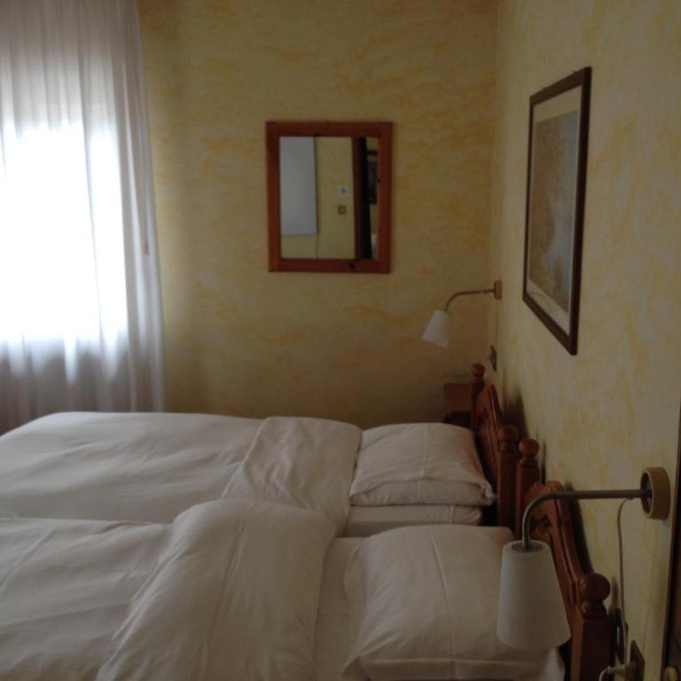 Meuble Villa Neve - Camera Doppia con Letti Singoli - 2