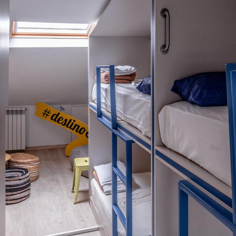 Santiago KM-0 - Litera en una habitación compartida mixta de 13 camas - 12