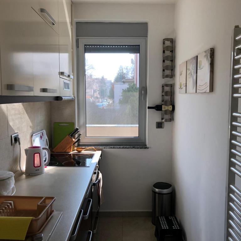 Modern 1 Bed Apartment, near shopping mall Stadion - Apartman sa 2 Spavaće Sobe - 3