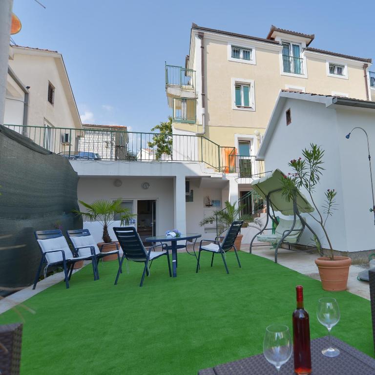 Solar Apartments - Studio with Garden View - 6