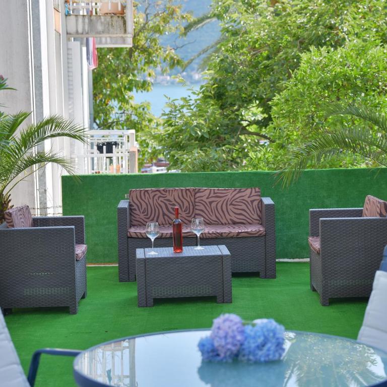 Solar Apartments - Studio with Patio - 1