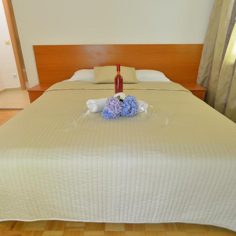 Solar Apartments - One-Bedroom Apartment with Terrace - 8