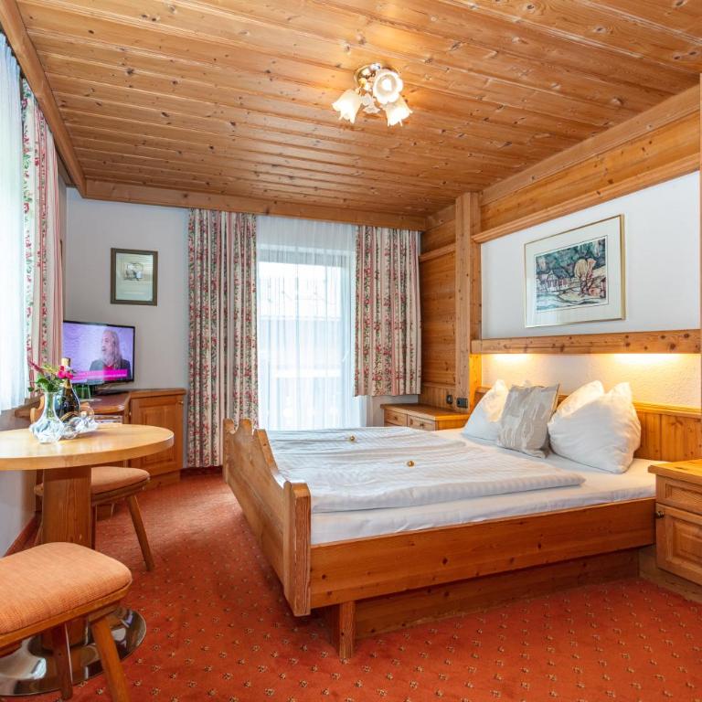 Landhaus Rohregger - Standard Doppelzimmer mit Balkon - 3