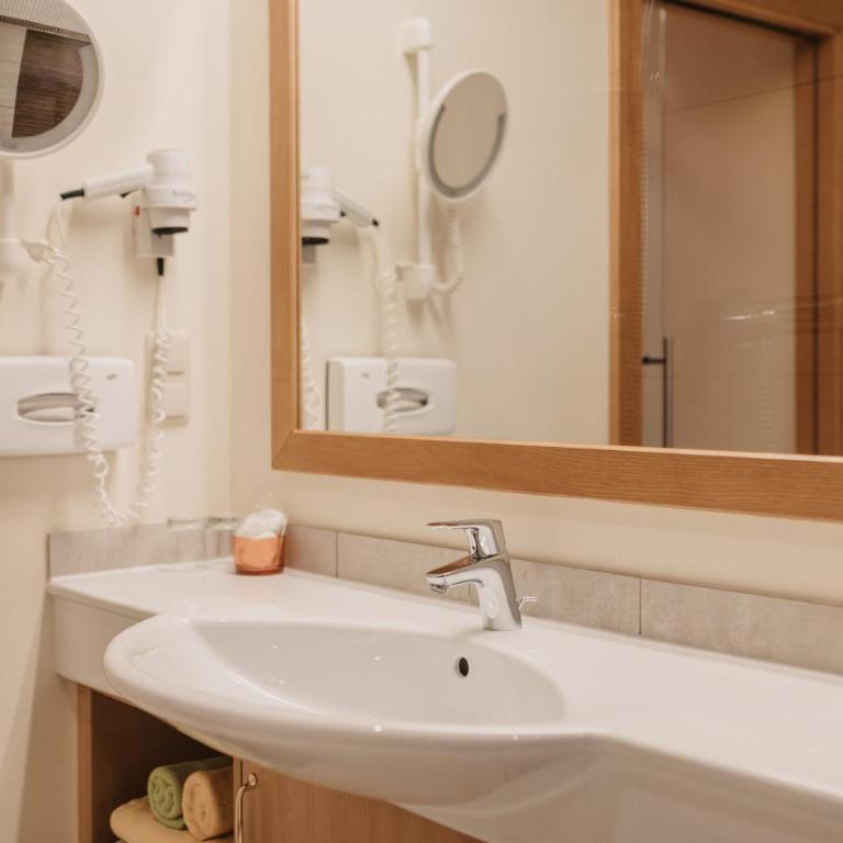 Hotel Guggenberger - Family Room (2 Adults + 2 Children) - 3