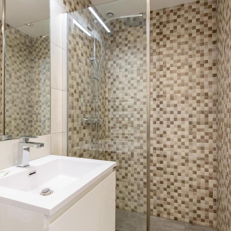 Agence des Résidences - Appartements privés du 45 CROISETTE - Superieur - Estudio con vistas a la ciudad y terraza n.º 4 - 5