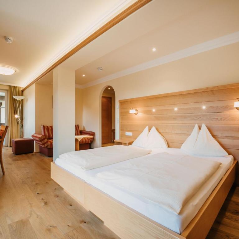 Hotel Guggenberger - Double Room with Balcony - 4