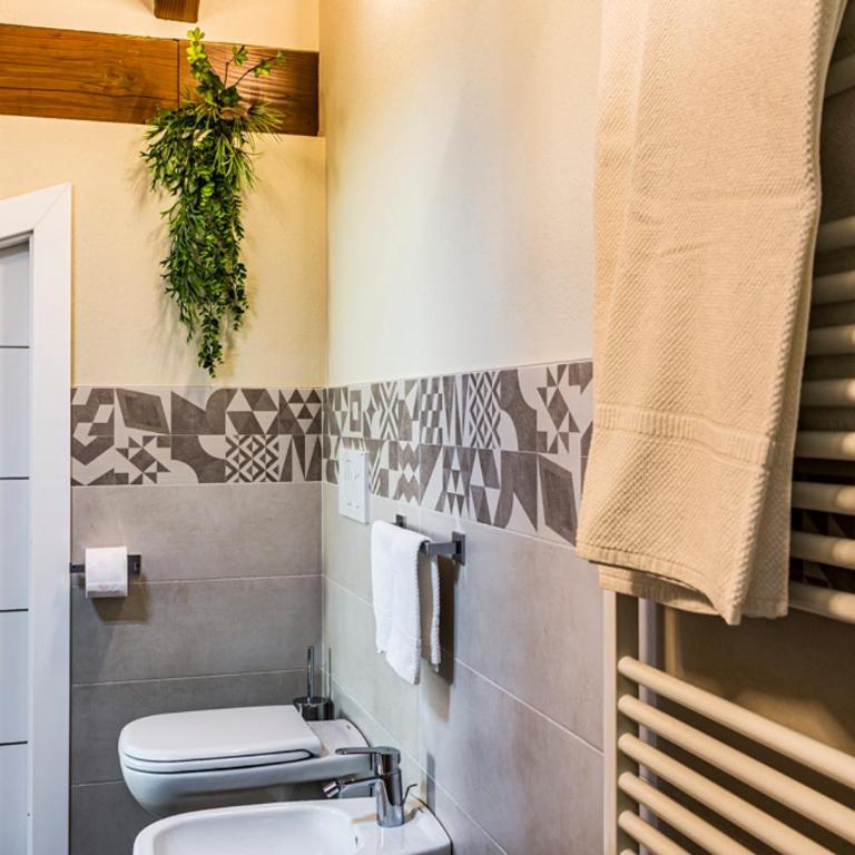 A&G Apartment Aosta - Elegante Casa 100 mq su due piani con Wi-Fi-giardino-parcheggio - Casa con 2 Camere da Letto - 5