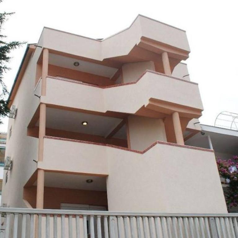 Apartments Anne - Apartman sa Terasom - 2