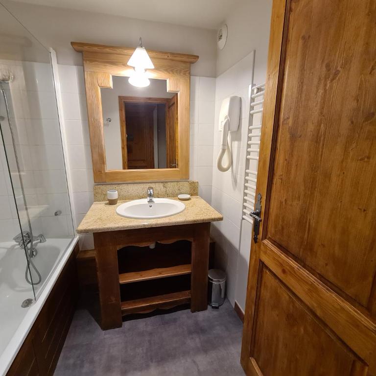 Arc 1950 Appartement de standing Refuge du Montagnard, vue incroyable sur le Montblanc, skis aux pieds Accès spa et piscine - One-Bedroom Apartment - 17