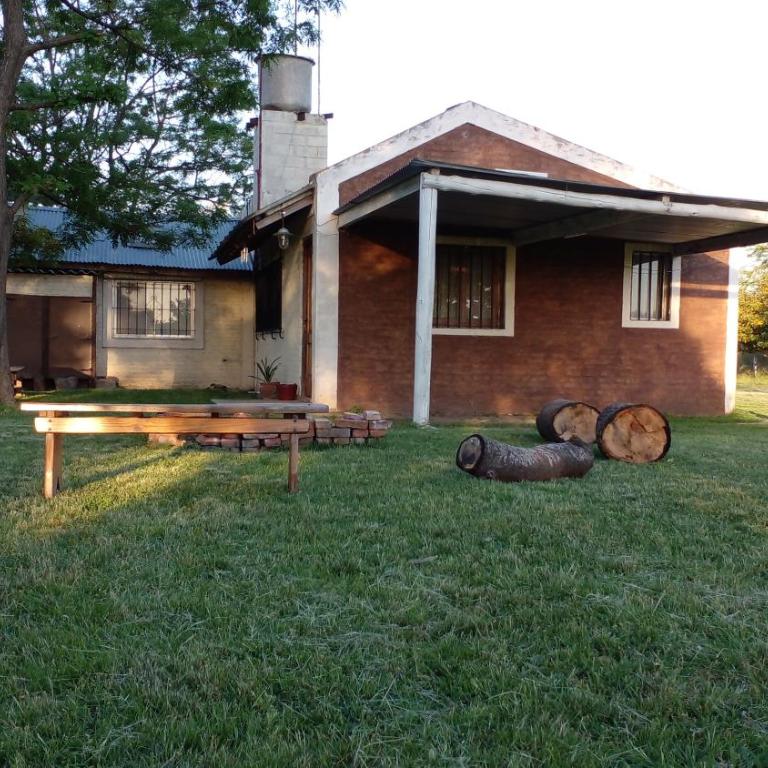 Los Arboles, casa completa a 5 minutos del Aeropuerto Ezeiza - Three-Bedroom House - 8