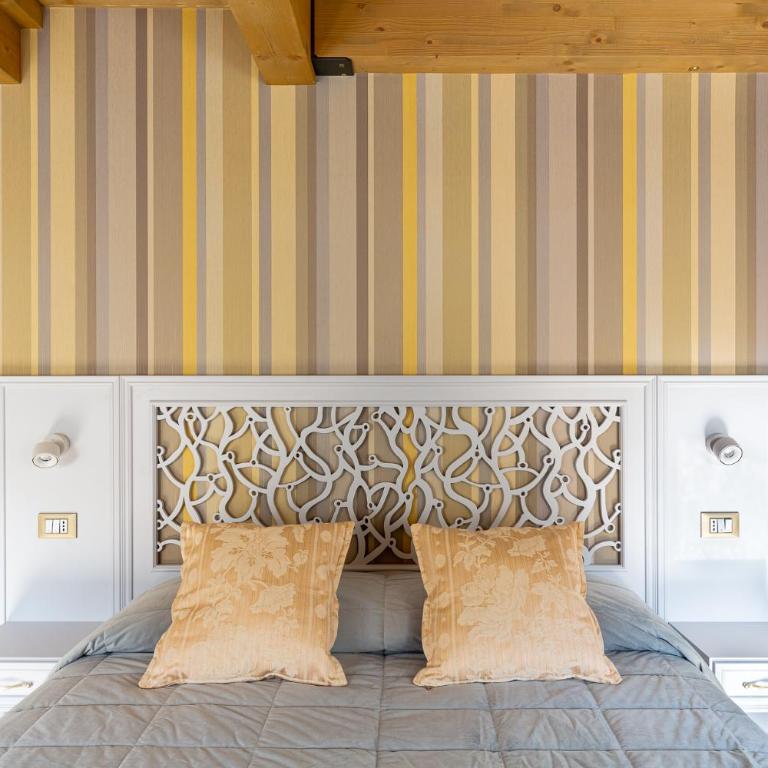 Ca' Cappello Venice Apartment 2 with Canal View - Two-Bedroom Apartment - 4