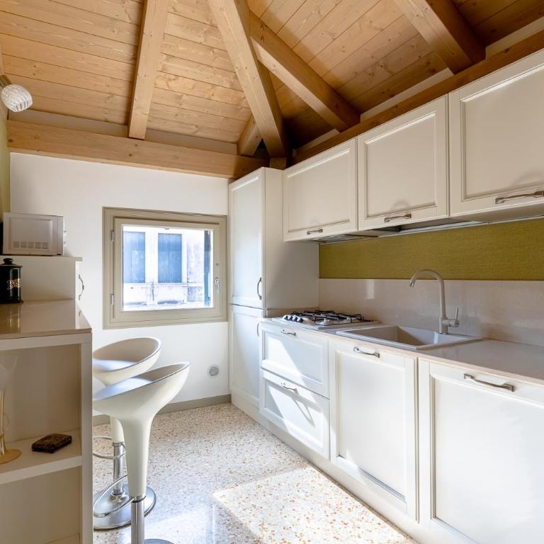 Ca' Cappello Venice Apartment 2 with Canal View - Two-Bedroom Apartment - 5