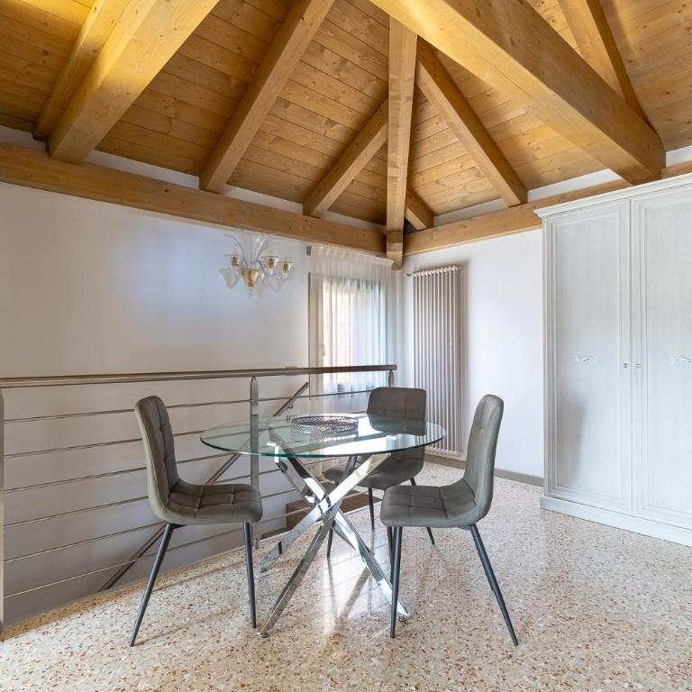 Ca' Cappello Venice Apartment 2 with Canal View - Two-Bedroom Apartment - 12
