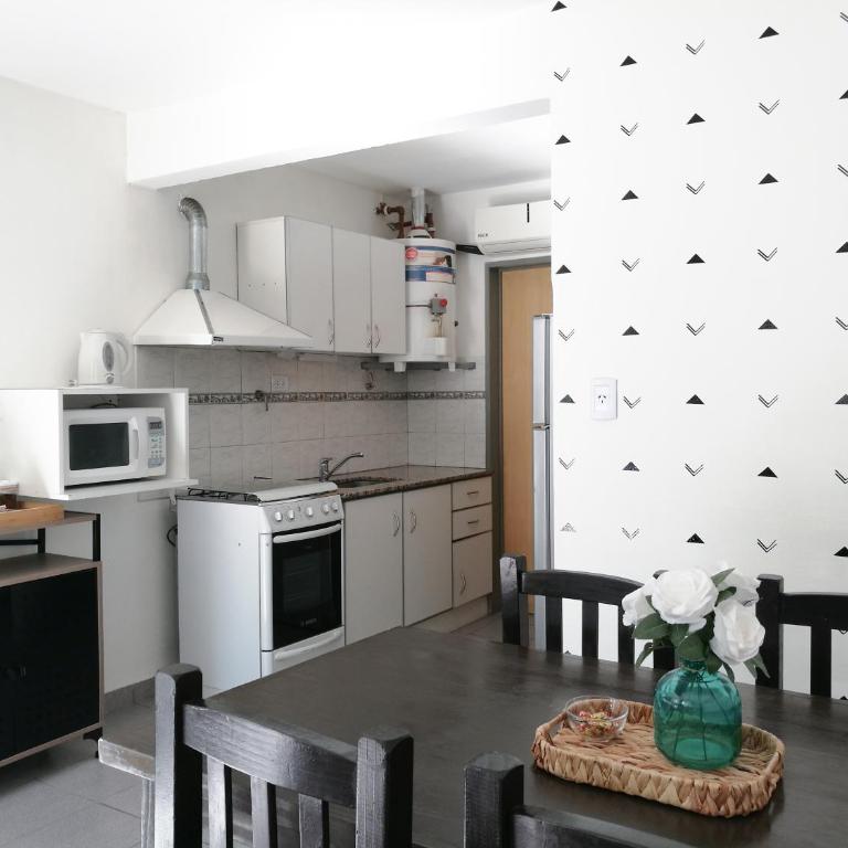 Dpto 2 a 4 pers a 100 m ruta 22 - Apartamento de 1 dormitorio - 4