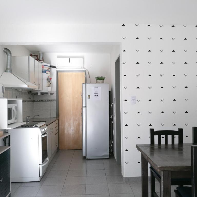 Dpto 2 a 4 pers a 100 m ruta 22 - Apartamento de 1 dormitorio - 5