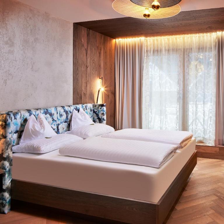 Hotel Neue Post - 4 Sterne Superior - Suite mit Poolblick - 2