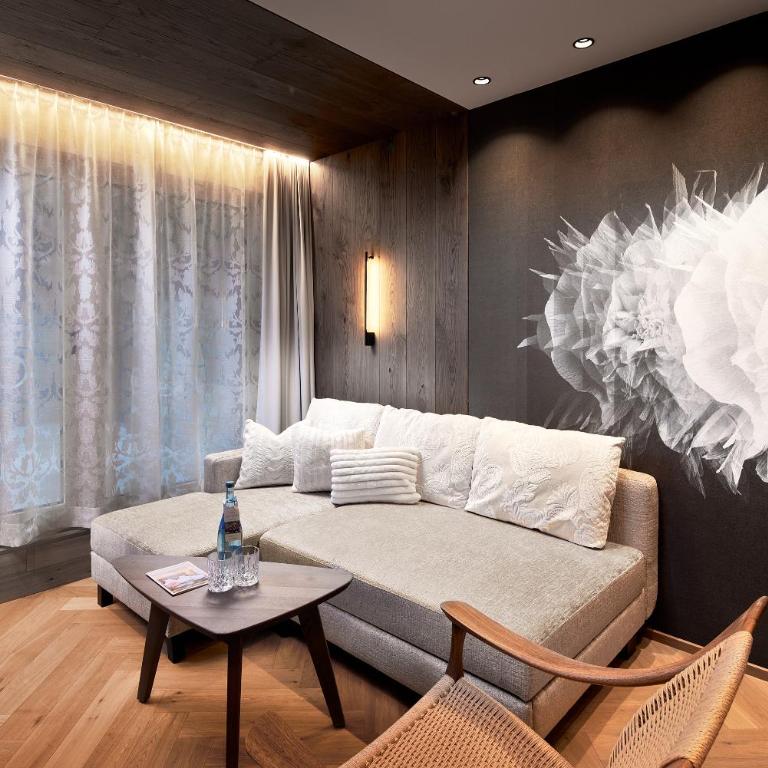 Hotel Neue Post - 4 Sterne Superior - Suite mit Poolblick - 6