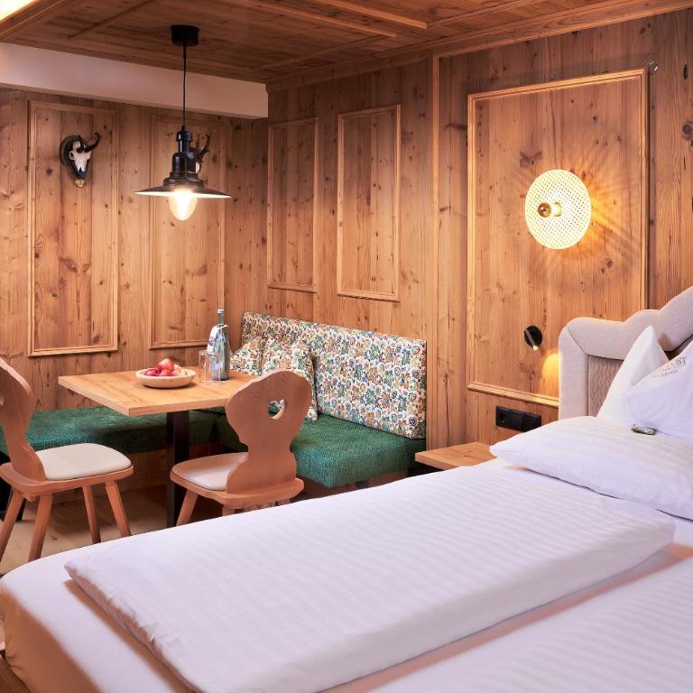 Hotel Neue Post - 4 Sterne Superior - Suite mit 2 Schlafzimmern - 2