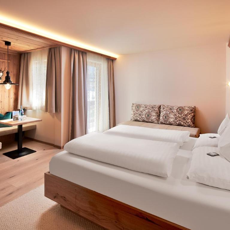 Hotel Neue Post - 4 Sterne Superior - Deluxe Doppelzimmer mit Balkon - 1
