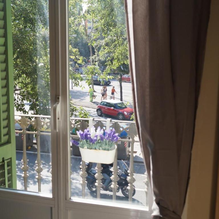 Good-Home Paseo de Gracia - Double Room with Private Bathroom - 1
