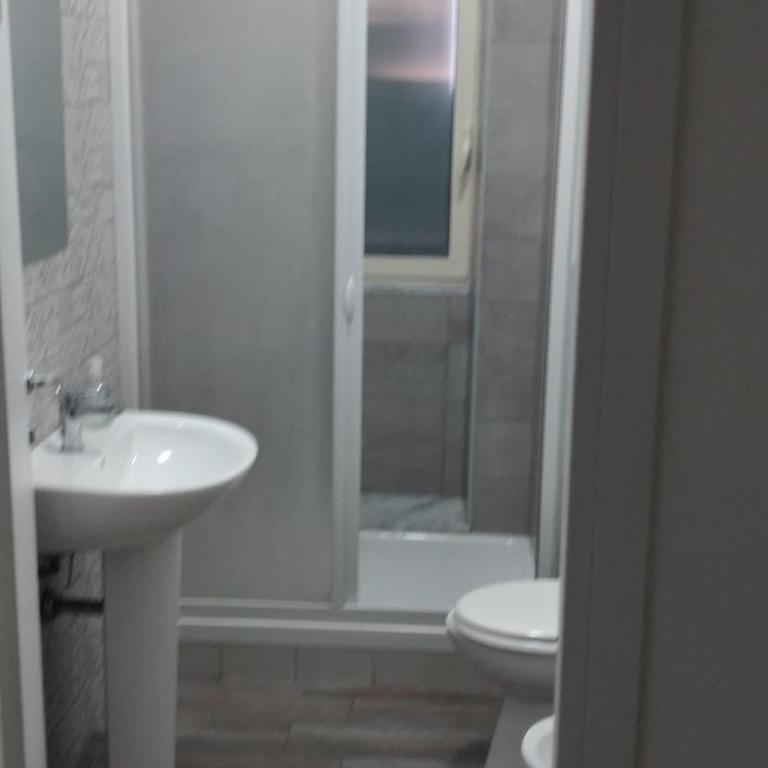 Manzoni rooms - Camera Tripla con Bagno Privato Esterno - 5