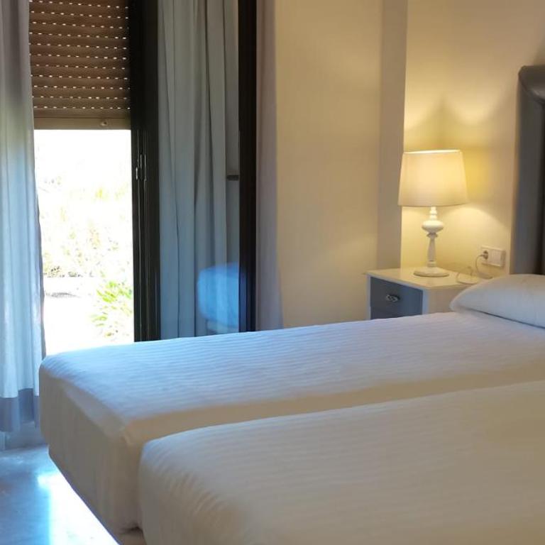 Apartamento espacioso muy tranquilo con piscinas y jardines cercano a la playa - Apartamento de 2 dormitorios - 5