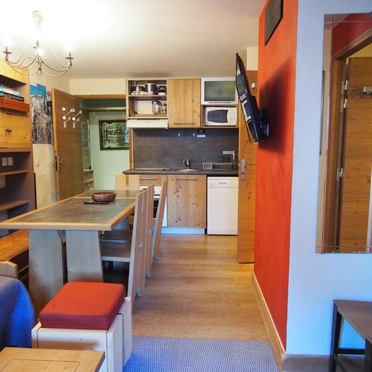 RisoulSki Antarès - Piscine et Sauna - Appartement 100 - 6 à 10 Personnes - 1er Étage - 40 m² - 1 Chambre - Vue sur Montagne - 3