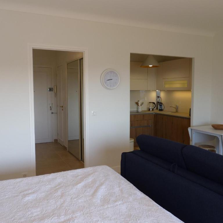 Neptune 5, top floor studio, sea view - One-Bedroom Apartment - 21
