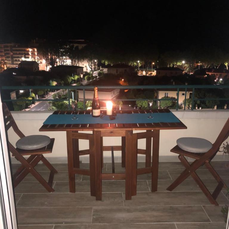 Neptune 5, top floor studio, sea view - One-Bedroom Apartment - 22