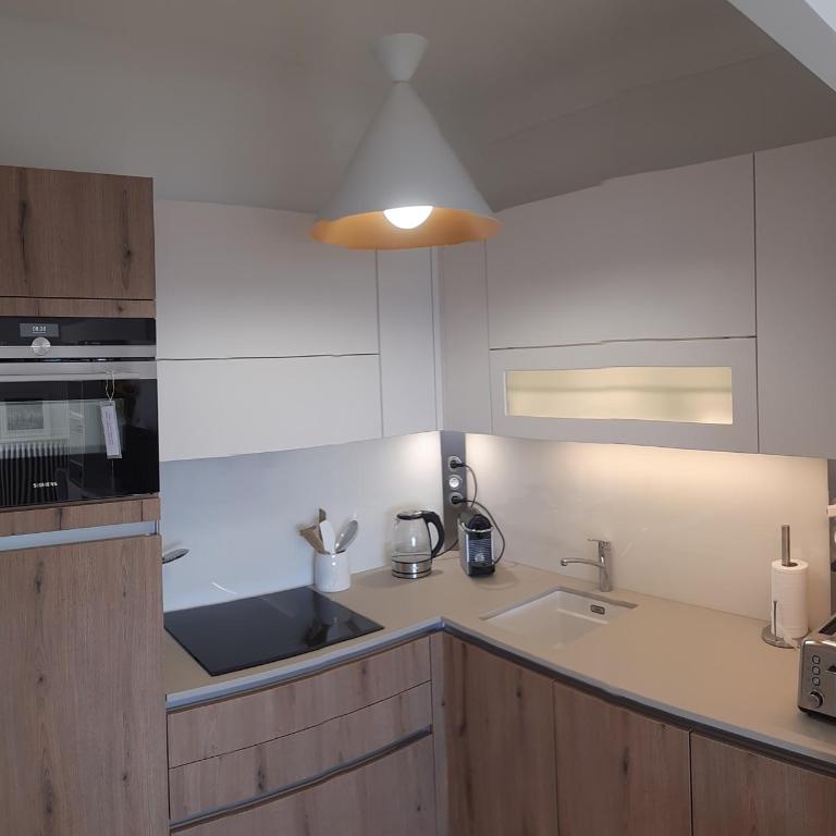 Neptune 5, top floor studio, sea view - One-Bedroom Apartment - 11