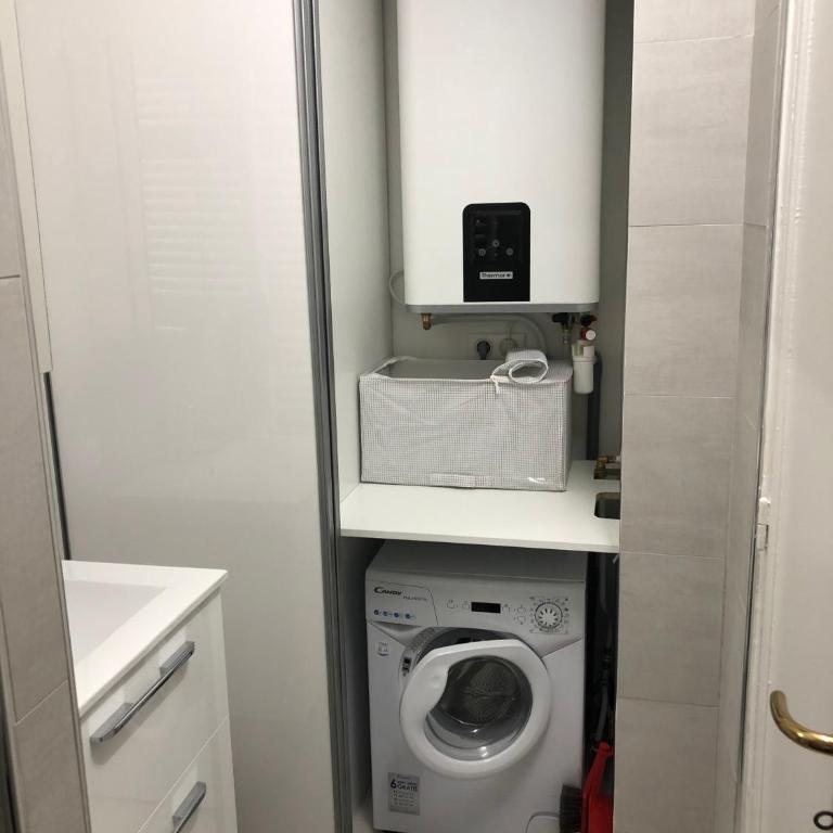 Neptune 5, top floor studio, sea view - One-Bedroom Apartment - 28
