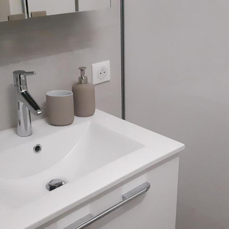 Neptune 5, top floor studio, sea view - One-Bedroom Apartment - 26