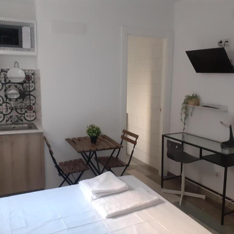 SERRANO Home - Deluxe Double Room - 5