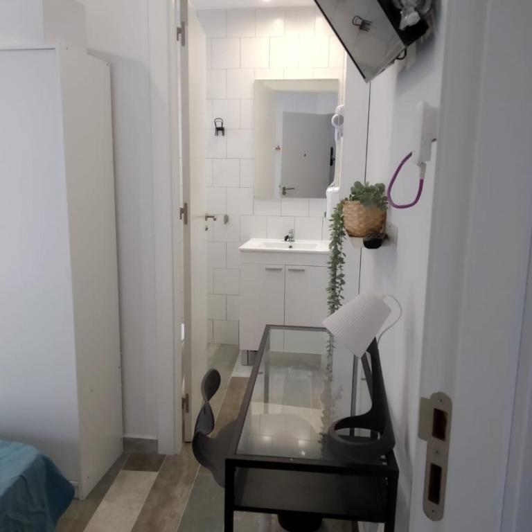 SERRANO Home - Deluxe Double Room - 13