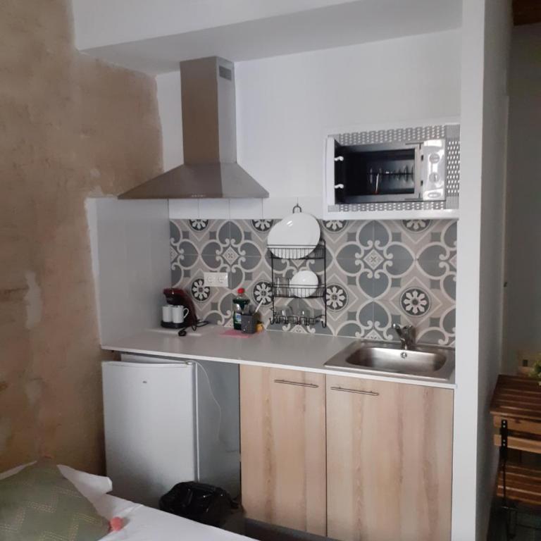 SERRANO Home - Deluxe Twin Room - 5