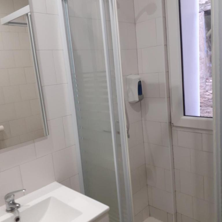 SERRANO Home - Deluxe Twin Room - 8