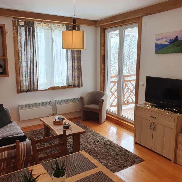 APARTMENTS FOKA & SPA - 600m from Gondola ski lift - One-Bedroom Apartment with Terrace - 1
