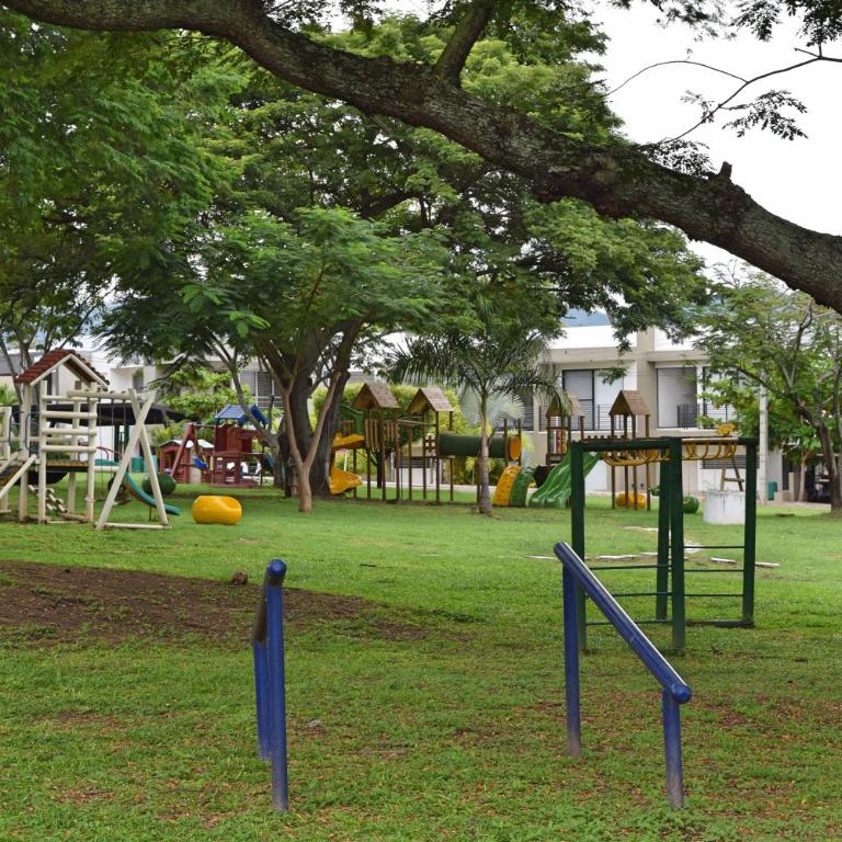 Cristales, Condominio Lagos del Peñon - Apartamento de 3 dormitorios - 34