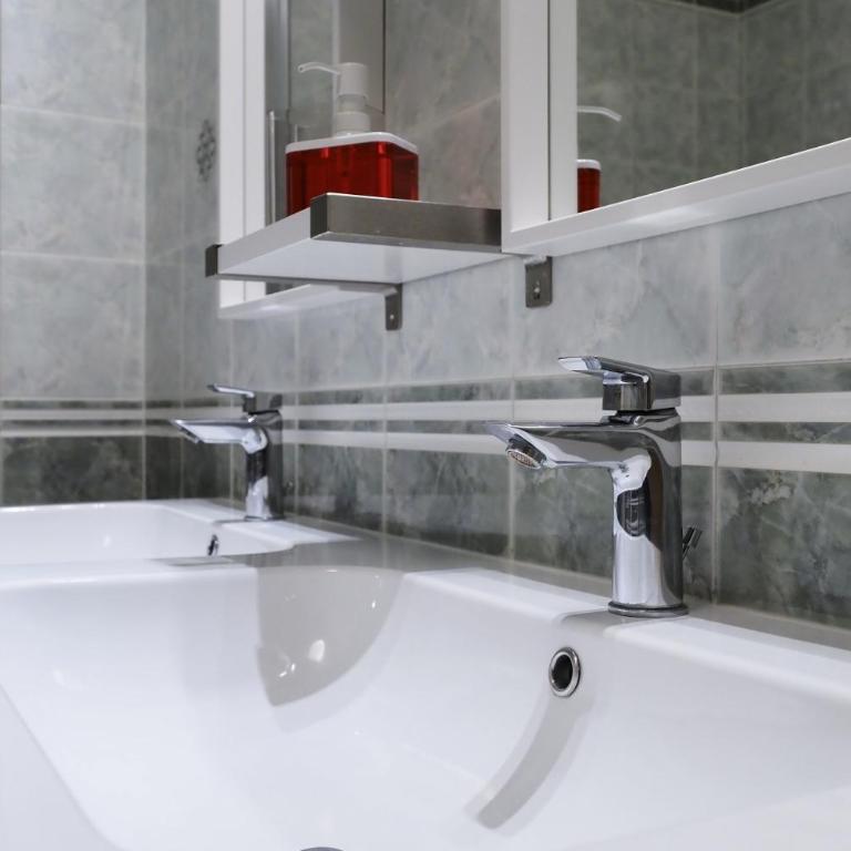 PrimoPiano - Via Pavia - Appartamento con 2 Camere da Letto - 49