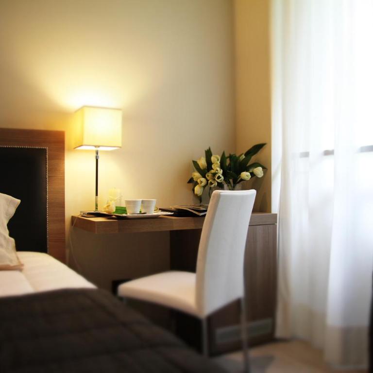 Hotel Zara Milano - Camera con Letto Matrimoniale alla Francese - 4