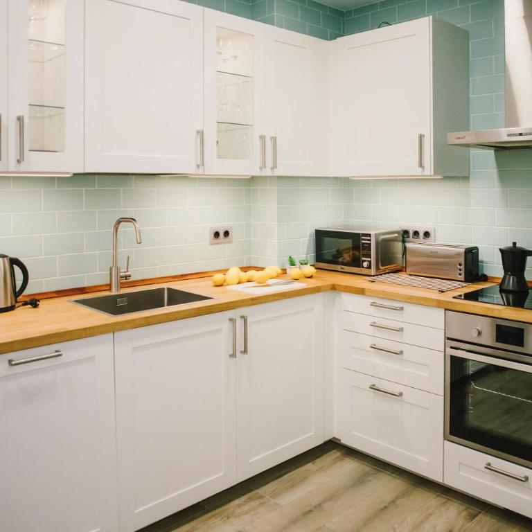 BBarcelona Fira Superior Flats - Three-Bedroom Apartment - 1